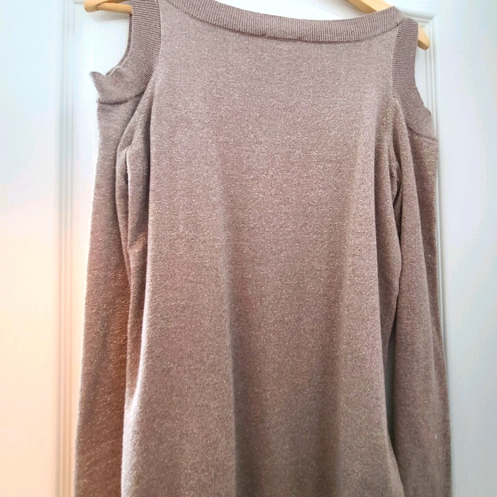 NWOT Womens Peep Shoulder Top